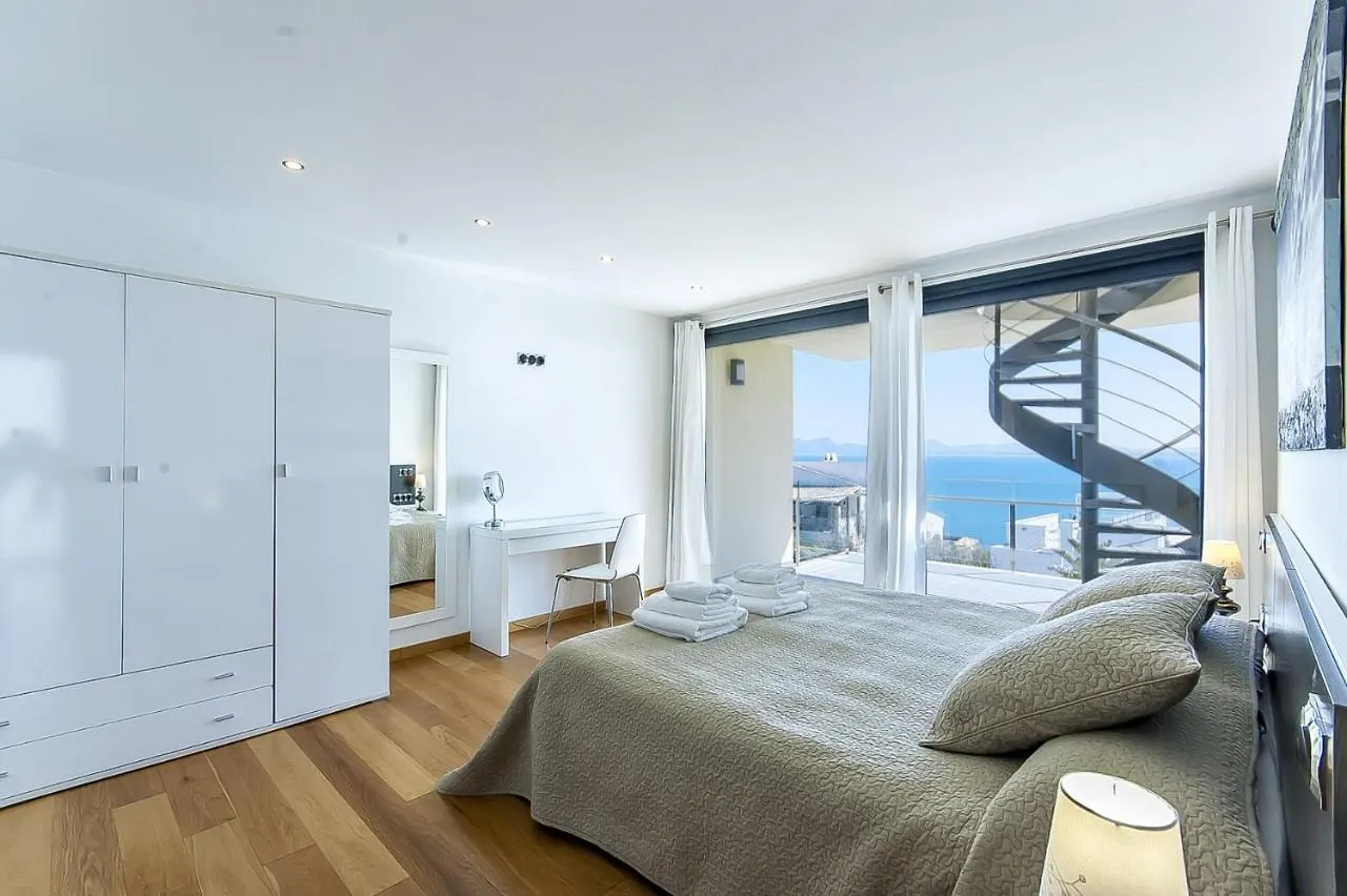 Villa Aqua